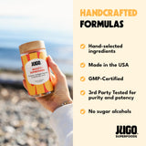 Jugo gominolas servidas en bol, sugiere consumo fácil y presentación atractiva