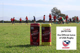 Juice Performer lata junto a una botella para comparar tamaño y portabilidad