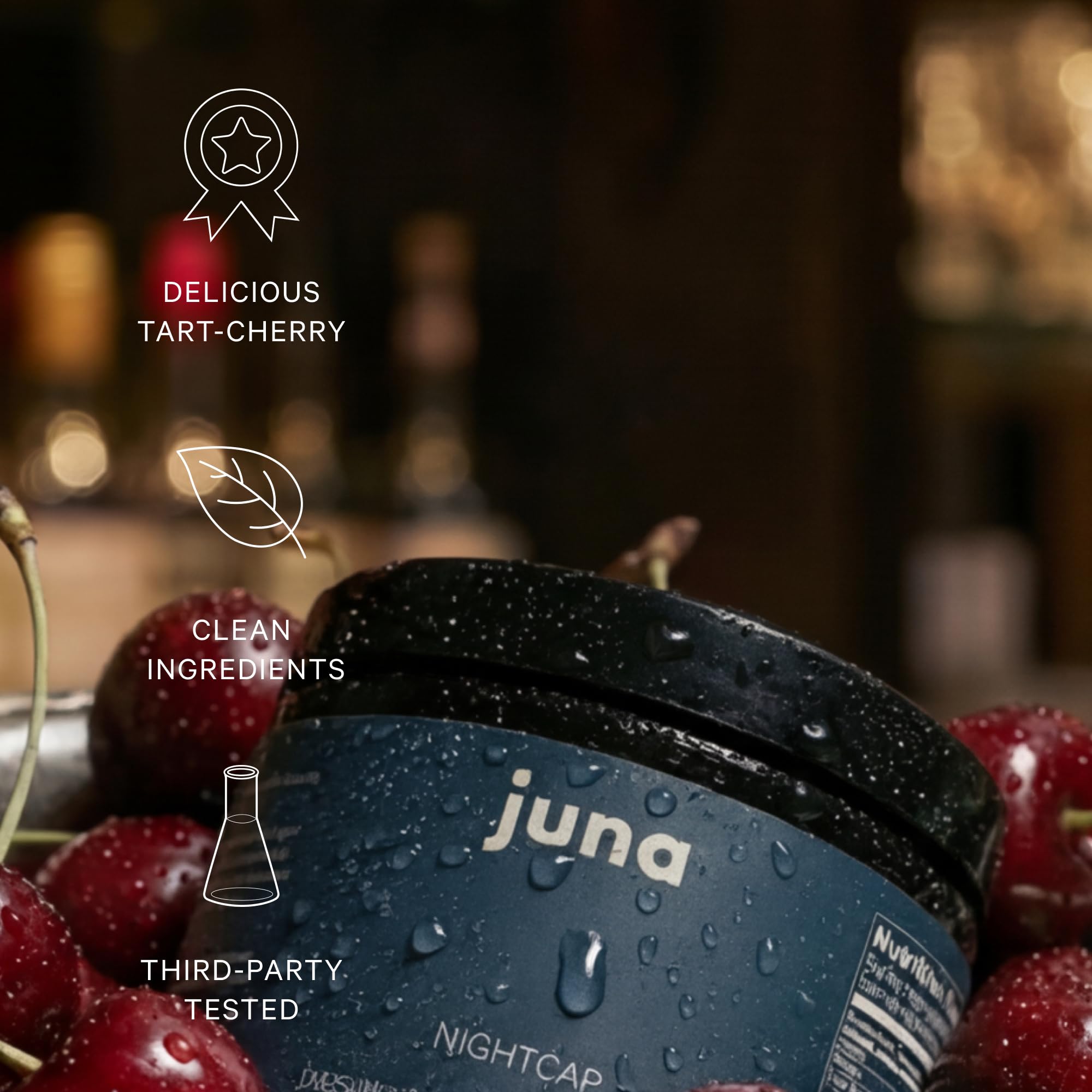 Juna Nightcap gomita en mano para comparar tamaño y dosificación visual