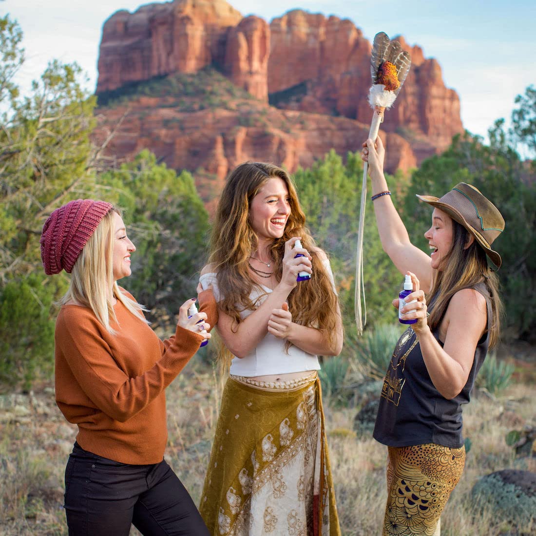 JUNIPERMIST etiqueta hecha a mano en Sedona remarca origen artesanal y cuidado