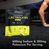 JUST INGREDIENTS bolsita junto a mano para mostrar tamaño y cantidad de porciones