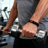 JZSCBYD pulsera junto a mano para comparar tamaño y proporción real