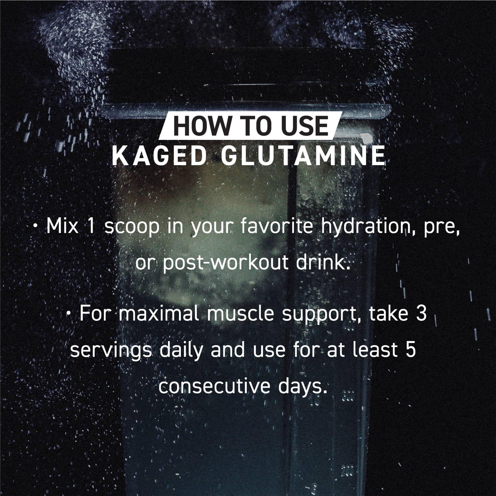 Kaged en ambiente de gimnasio junto a pesas, suplemento para entreno