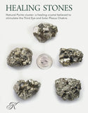 KALIFANO primer plano de cristales de pirita con caras cúbicas y alta definición