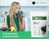 Cuchara con espirulina Kate Naturals mostrando porción sugerida y control de dosis
