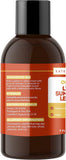 Kate Naturals vertiendo lecitina en batido para lograr cremosidad sin lácteos