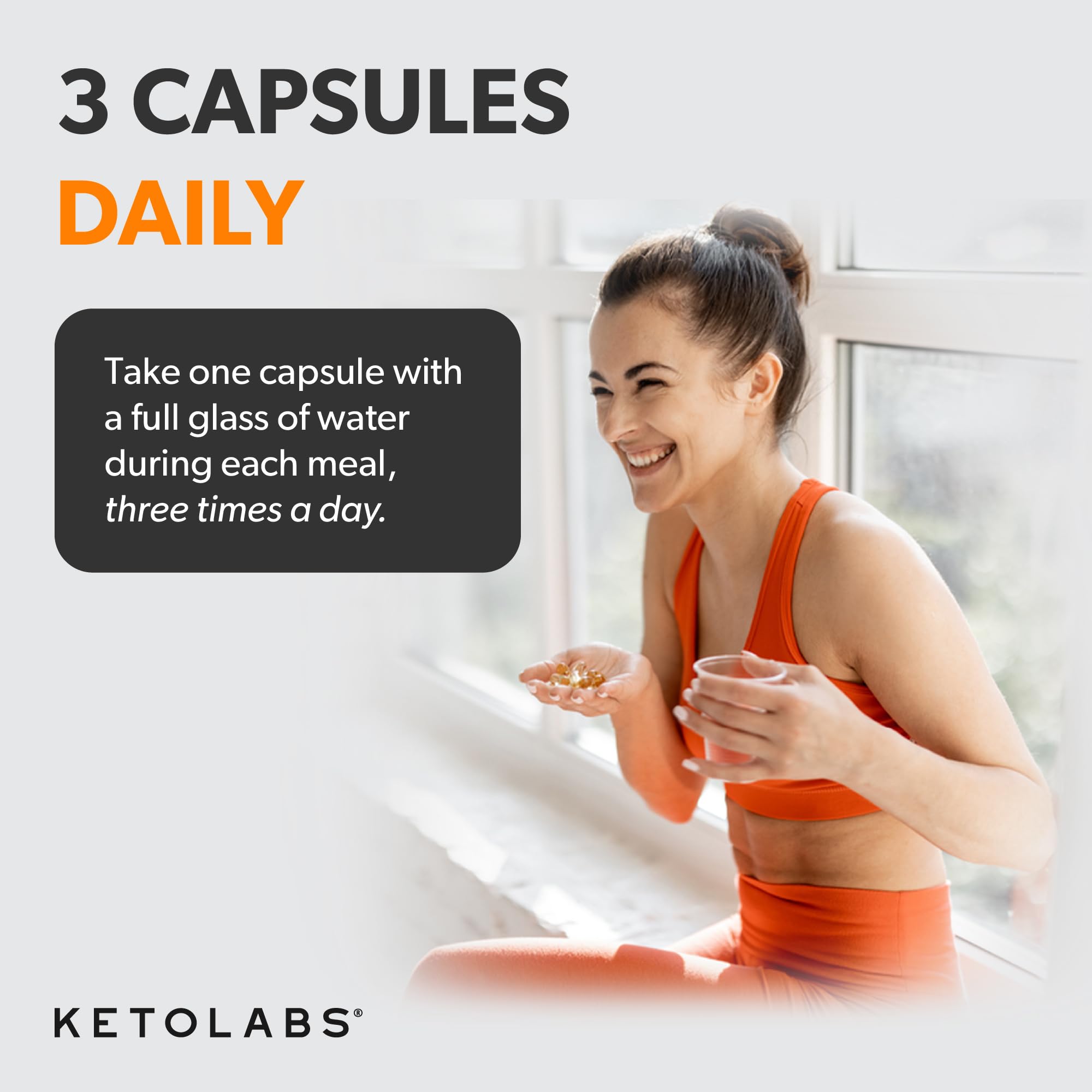 Ketolabs Ketocore frasco en mesa junto a vitaminas para rutina diaria