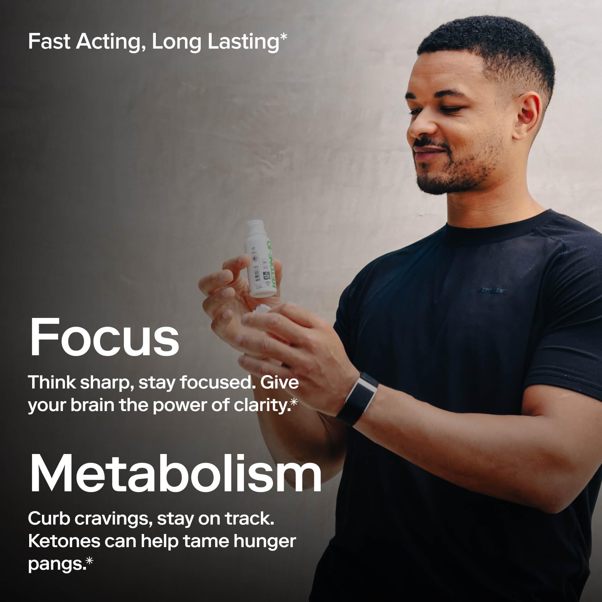 Ketone‑IQ shot en mano mostrando tamaño práctico para llevar