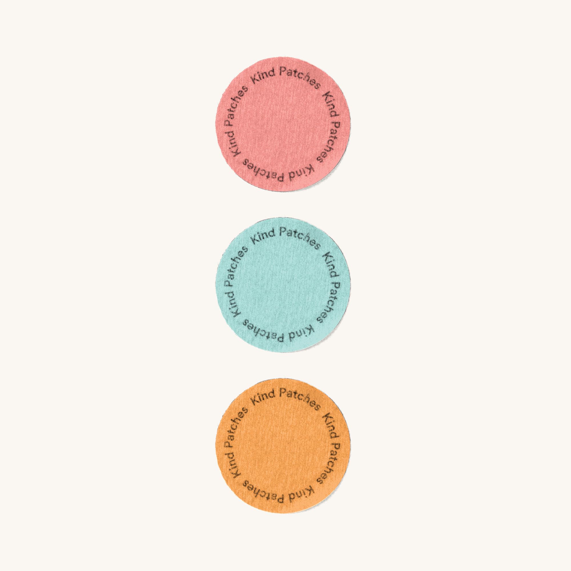 Kind Patches en entorno de baño junto a accesorios, integración diaria