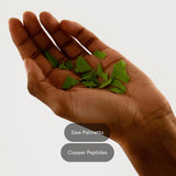 Kind Patches en baño junto a productos veganos para rutina diaria
