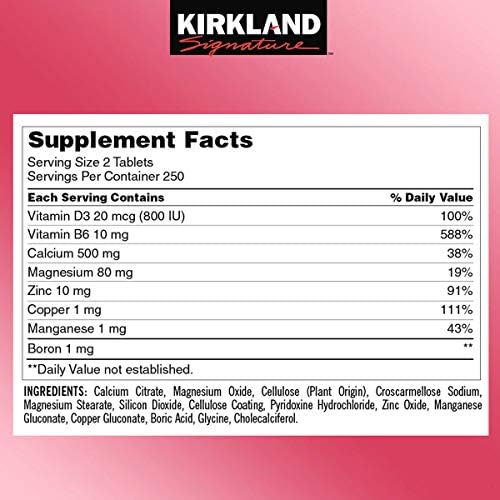 KIRKLAND frasco en mesa con cápsulas y calendario para rutina diaria
