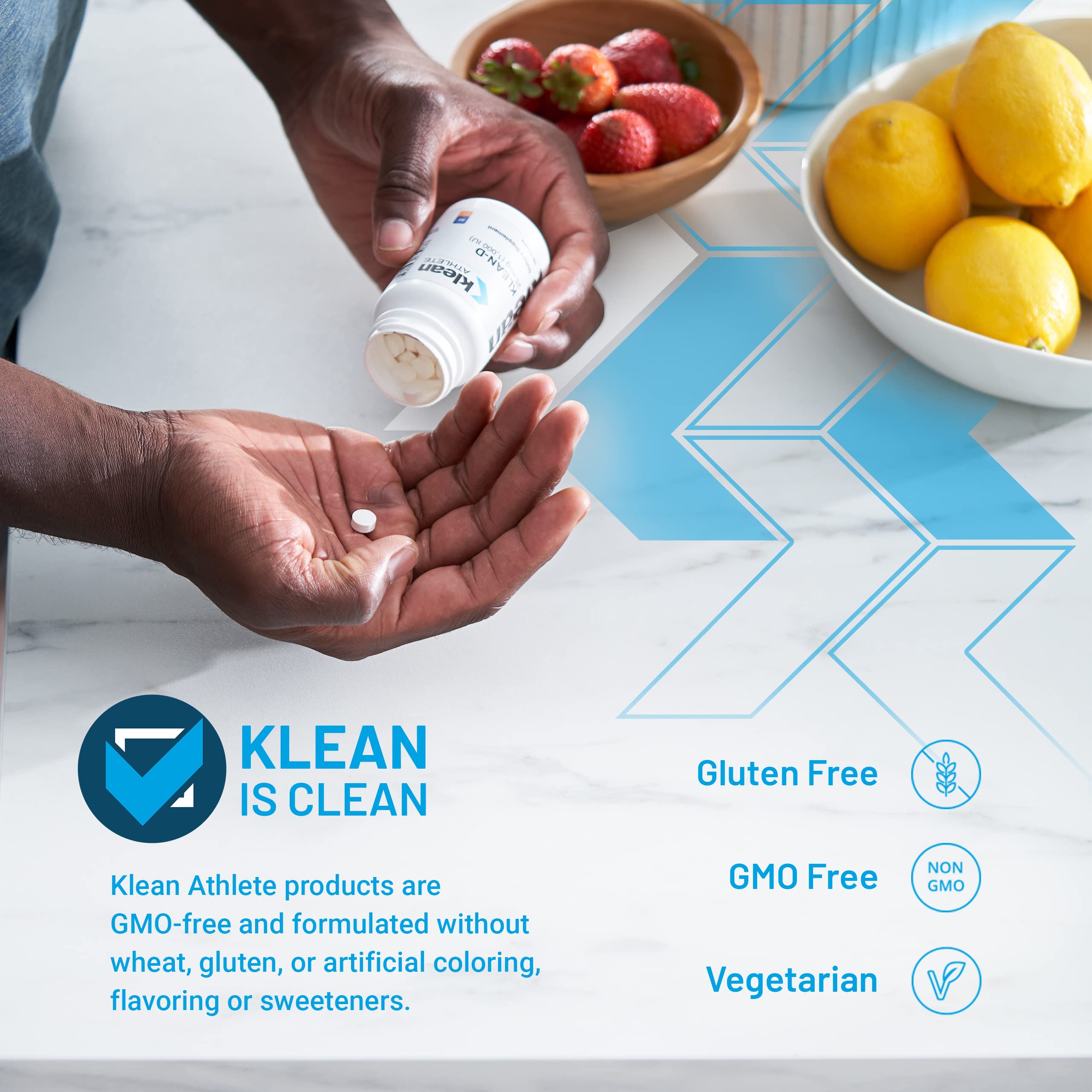 Klean Athlete Klean-D junto a plato para tomar con comida y mejorar absorción