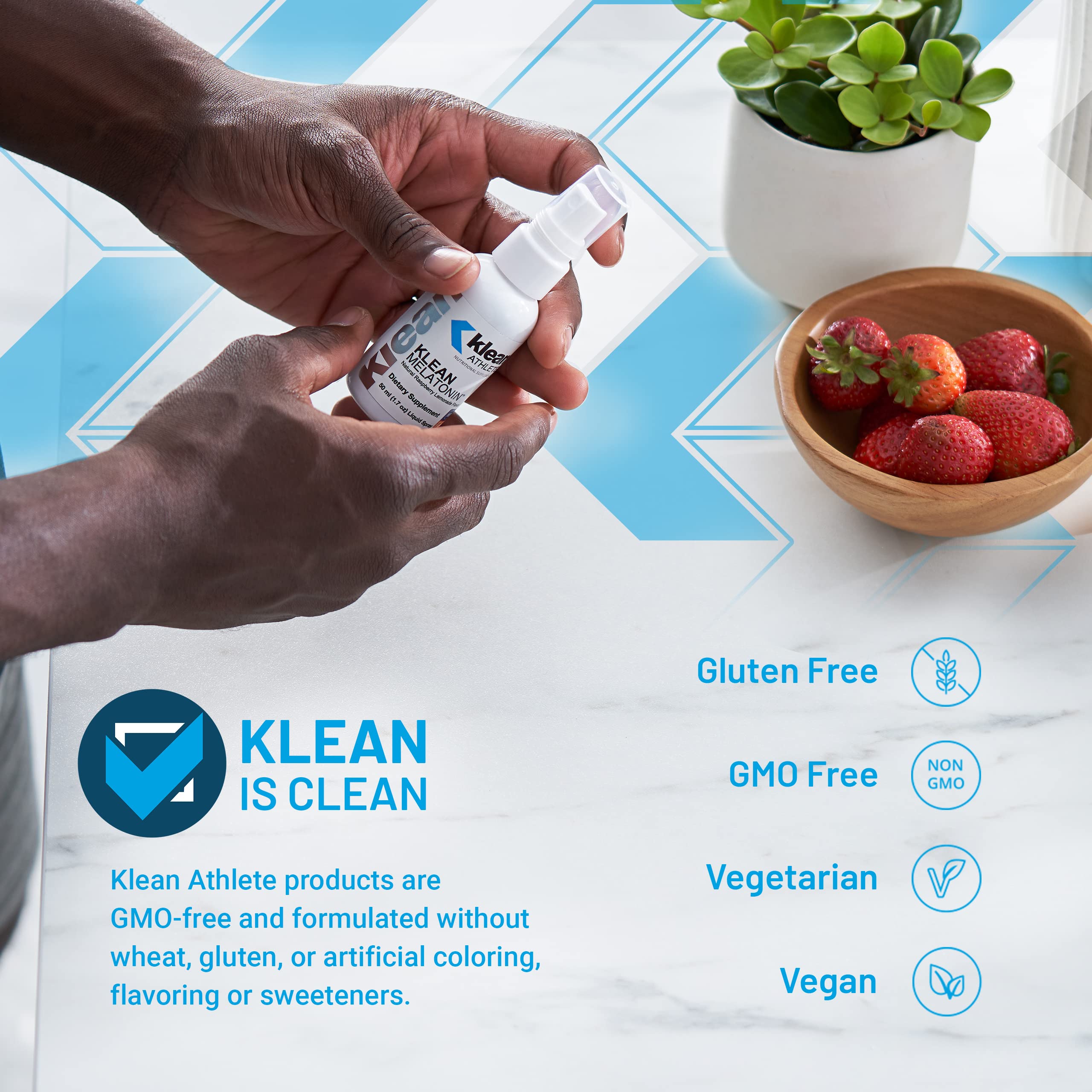 Klean Athlete primer plano de la niebla del spray indicando textura y absorción rápida