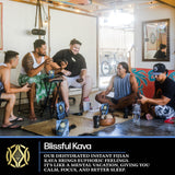 Koa Kava cucharita con polvo indicando dosis sencilla y transporte