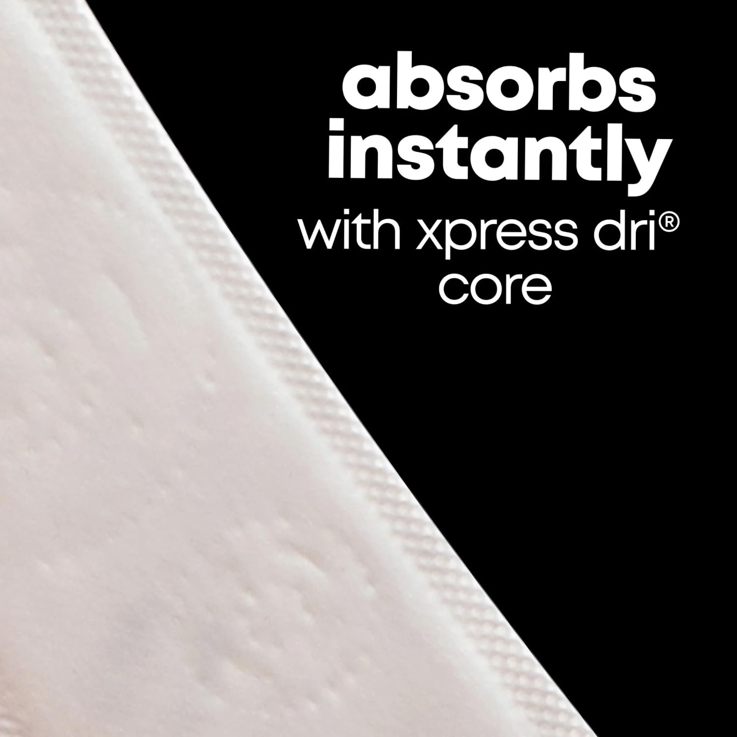 Kotex protector colocado en ropa interior para discreción y comodidad