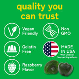 Kwala Nutrition gomitas en mano para comparar tamaño y facilidad de uso