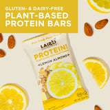 Laird Superfood barra en mochila ilustrando su uso en actividades al aire libre