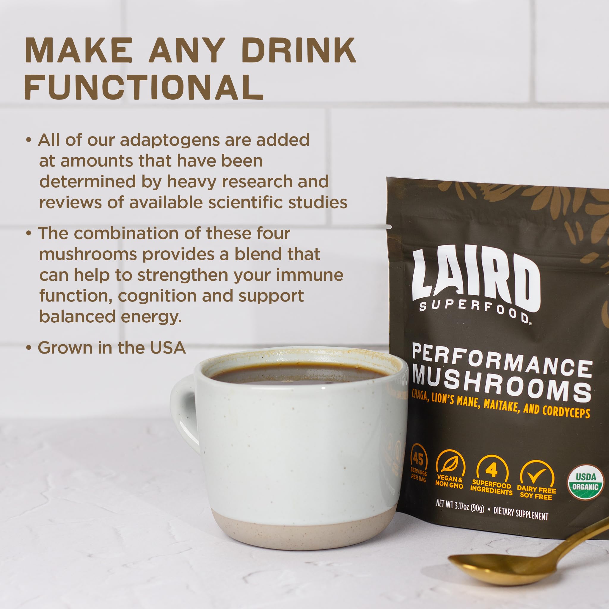 Laird Superfood manos sosteniendo la bolsa resaltando formato portable