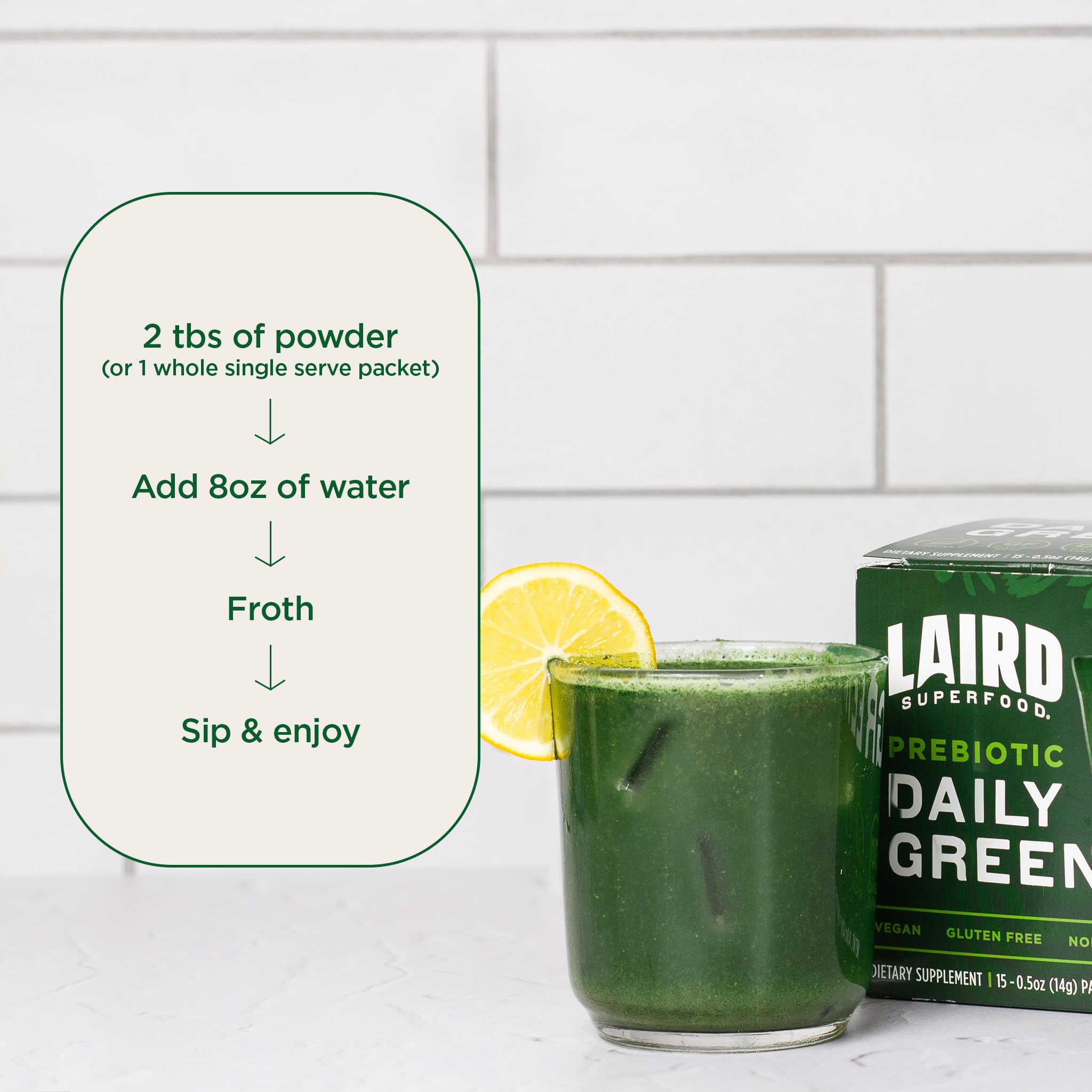Laird Superfood polvo mezclado en agua para una bebida rápida y nutritiva