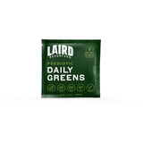 Laird Superfood textura del polvo verde, muestra concentración nutritiva