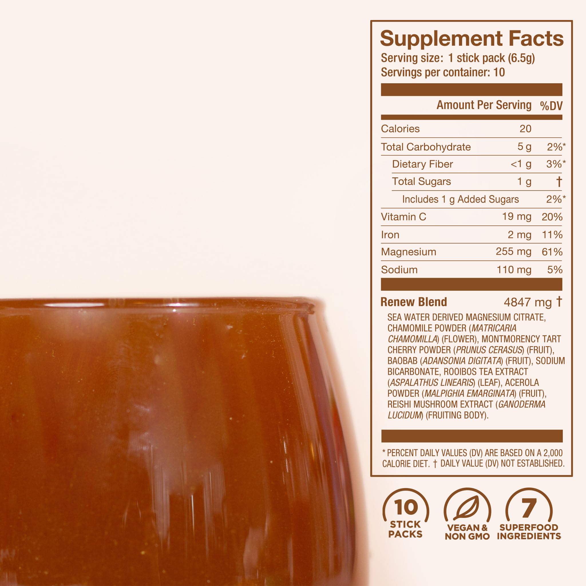 Laird Superfood preparado en taza caliente para una bebida relajante nocturna