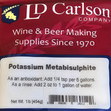 LD Carlson comparado junto a una botella para referencia de tamaño