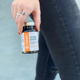 LES Labs producto en cocina con frutas y agua, estilo de vida saludable