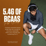 Levels Whey bote 5 lb al lado de una botella para comparar escala y porciones