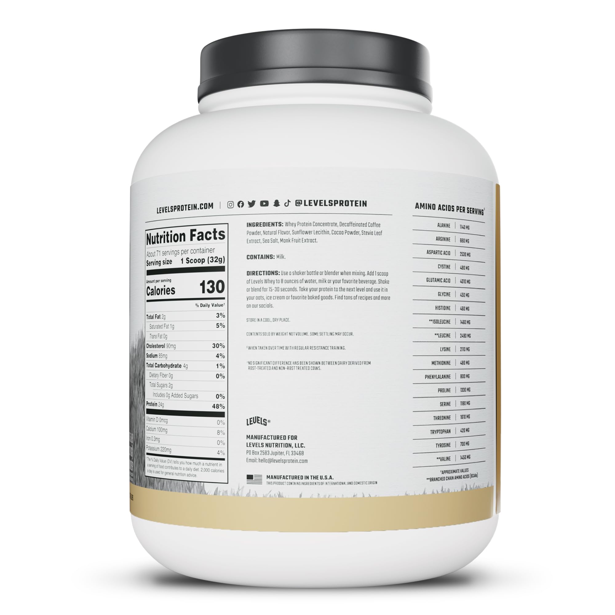 Atleta tomando batido Levels Whey después de entrenar para soporte proteico