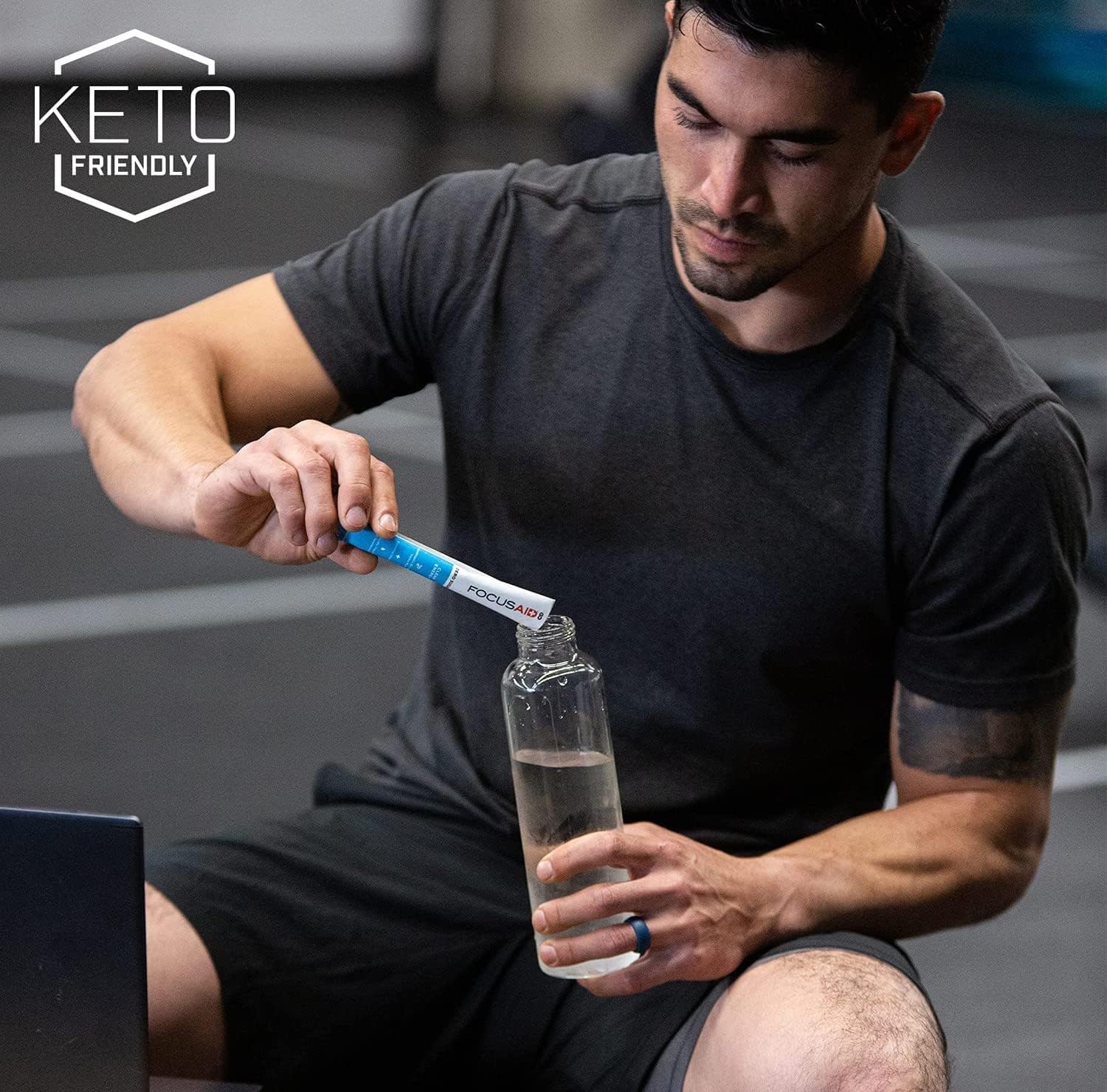 LIFEAID Focusaid GO botella en entrenamiento hidratación y energía limpia