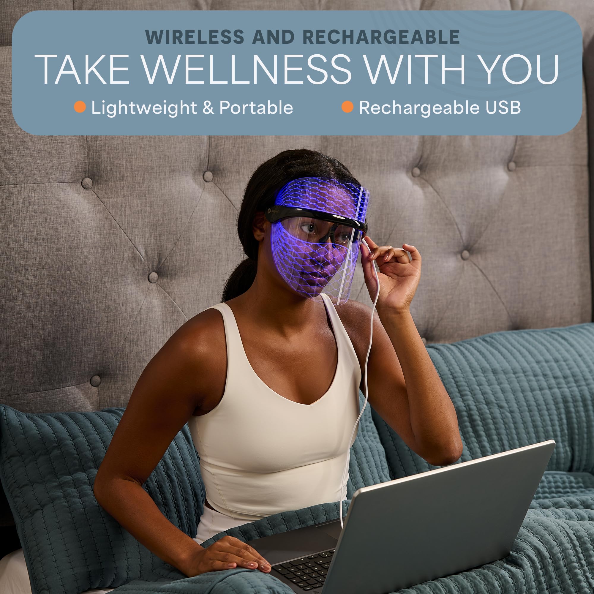 LifePro mascarilla en manos para mostrar su portabilidad