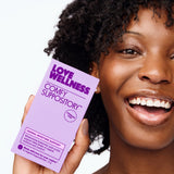 Love Wellness supositorio en ambiente de baño mostrando uso cotidiano cómodo