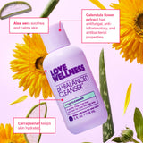 Love Wellness comparación de tamaño del limpiador 5 fl oz junto a la mano para escala