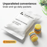 Luminary Vitamins gominola en mano para comparar tamaño y porción diaria