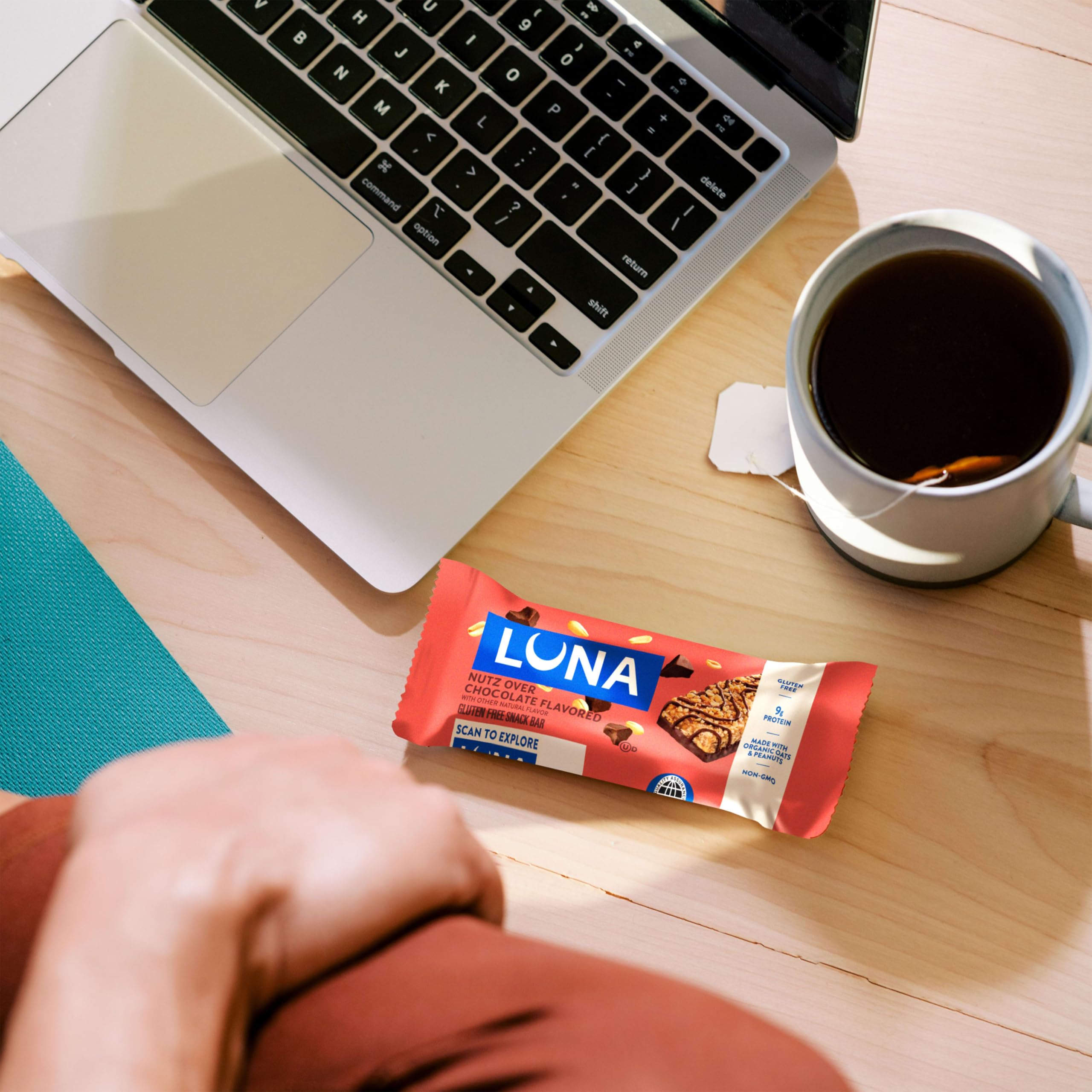 Ingredientes mostrados: avena orgánica en LUNA Bar, base saludable y natural