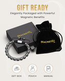 MagnetRX pulsera en muñeca de hombre con estilo formal destacando presencia discreta