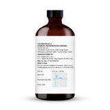 Majestic Pure vertiendo aceite en vela casera durante elaboración