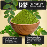 Maju Superfoods moringa en smoothie demostrando mezcla suave
