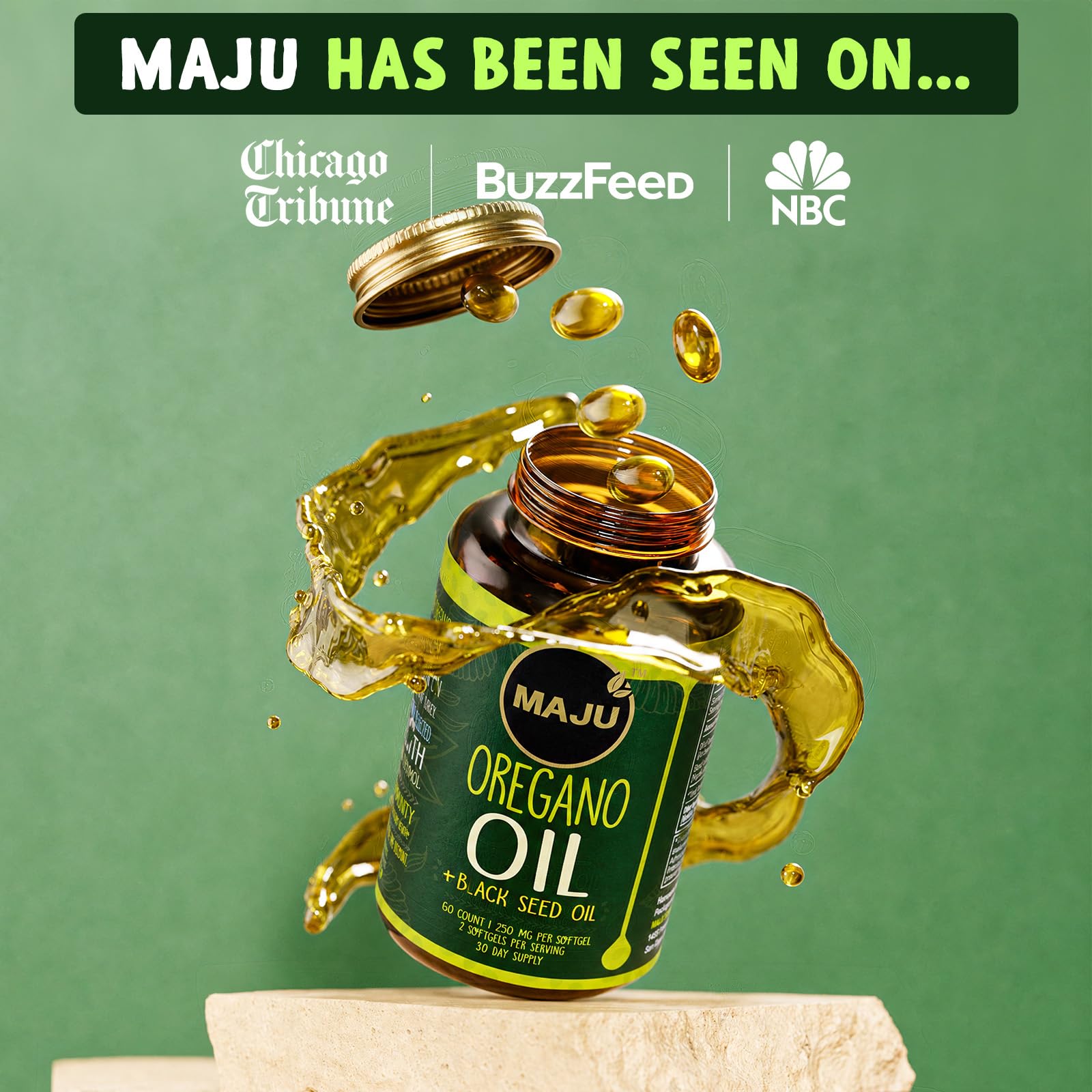 Maju Superfoods cápsulas en mano mostrando tamaño real y conveniencia diaria