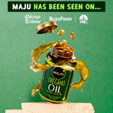 Maju Superfoods cápsulas en mano mostrando tamaño real y conveniencia diaria