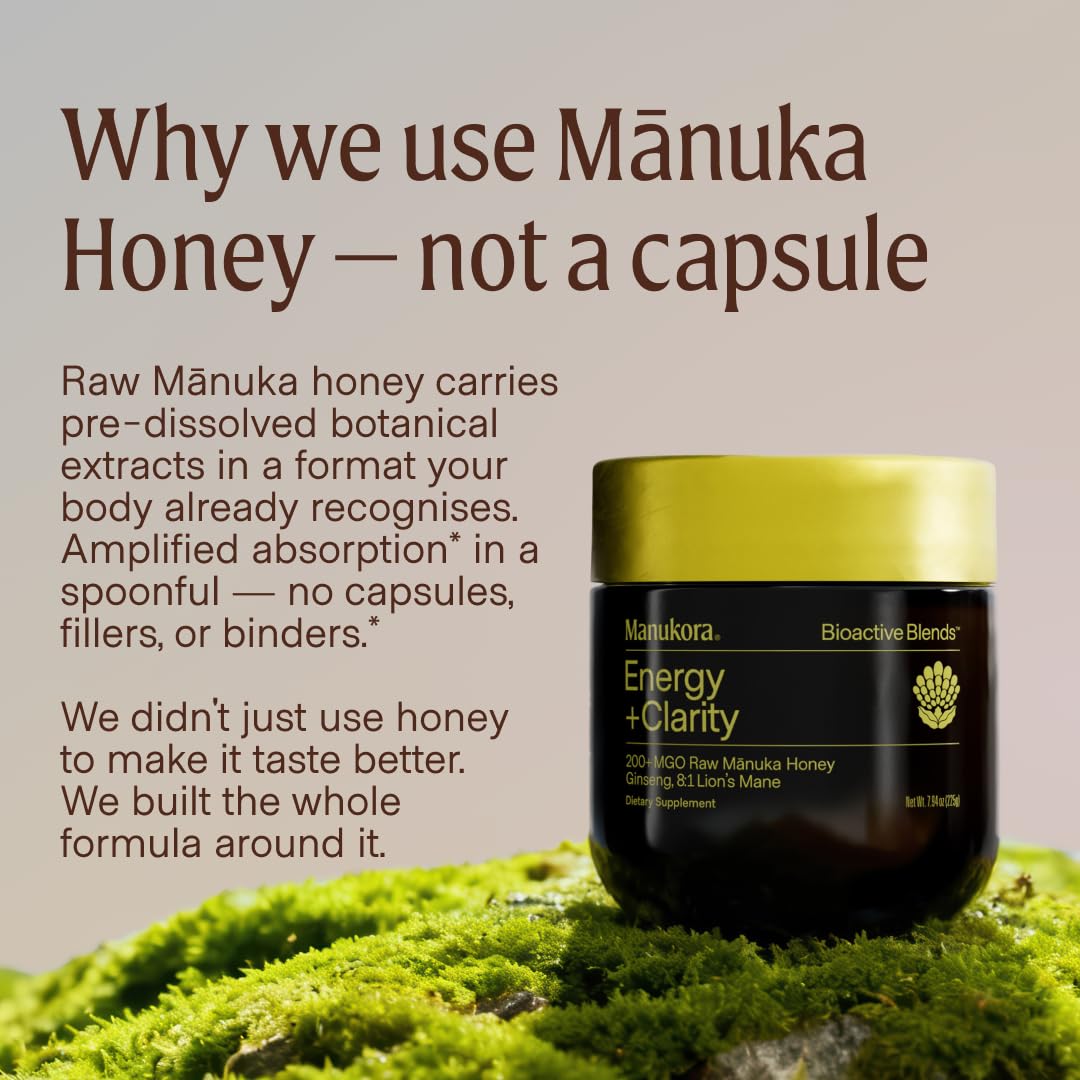 Manukora ginseng y lion's mane secos cerca del tarro, ingredientes naturales