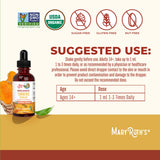 Ingredientes orgánicos (cúrcuma, pimienta, jengibre) dispuestos junto a la botella MARYRUTH'S