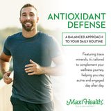 Maxi Health tableta en mano para comparación de tamaño y dosificación