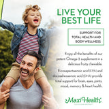 Maxi Health cápsulas masticables en mano listas para que los niños tomen