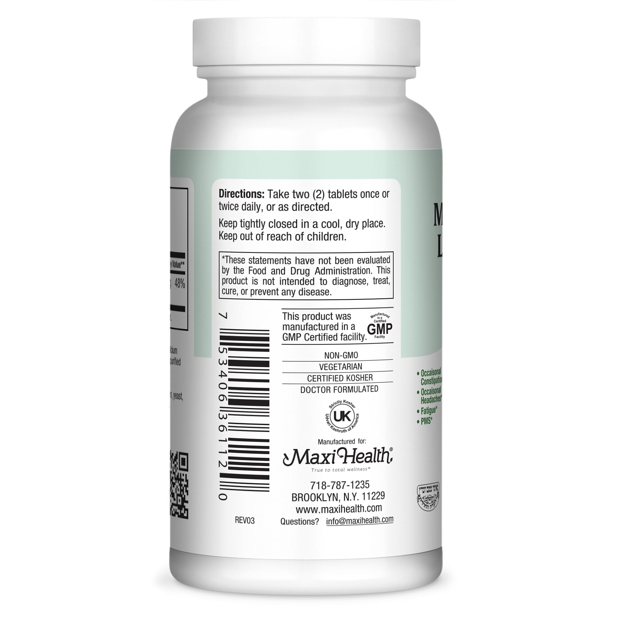 Maxi Health persona tomando tableta para apoyar sueño energía y bienestar