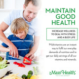 Maxi Health tableta en mano demostrando facilidad de masticar