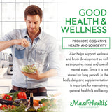 Persona tomando cápsula Maxi Health Zinc, uso cotidiano y digestión cómoda
