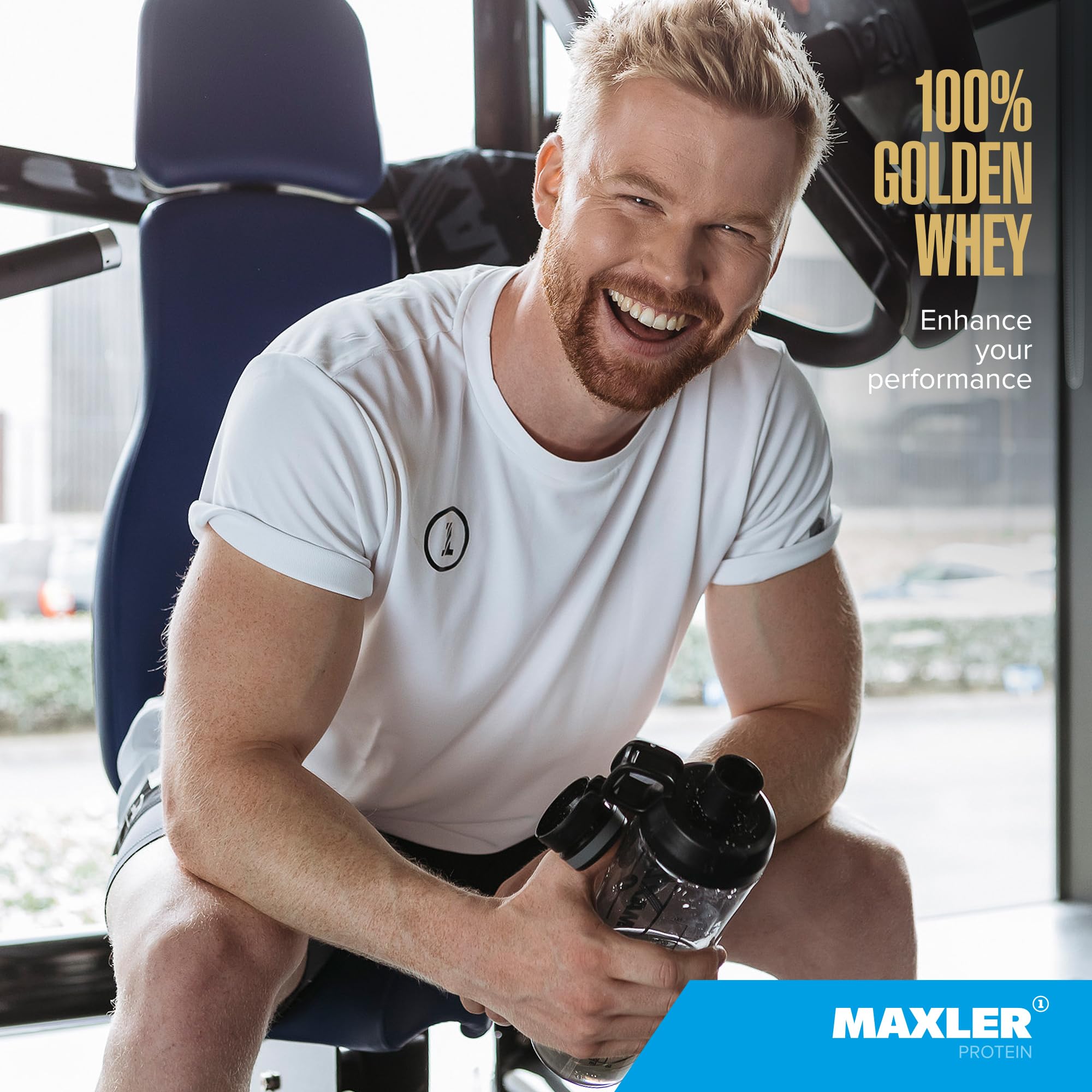 Maxler batido en manos después de entrenar, sabor y conveniencia