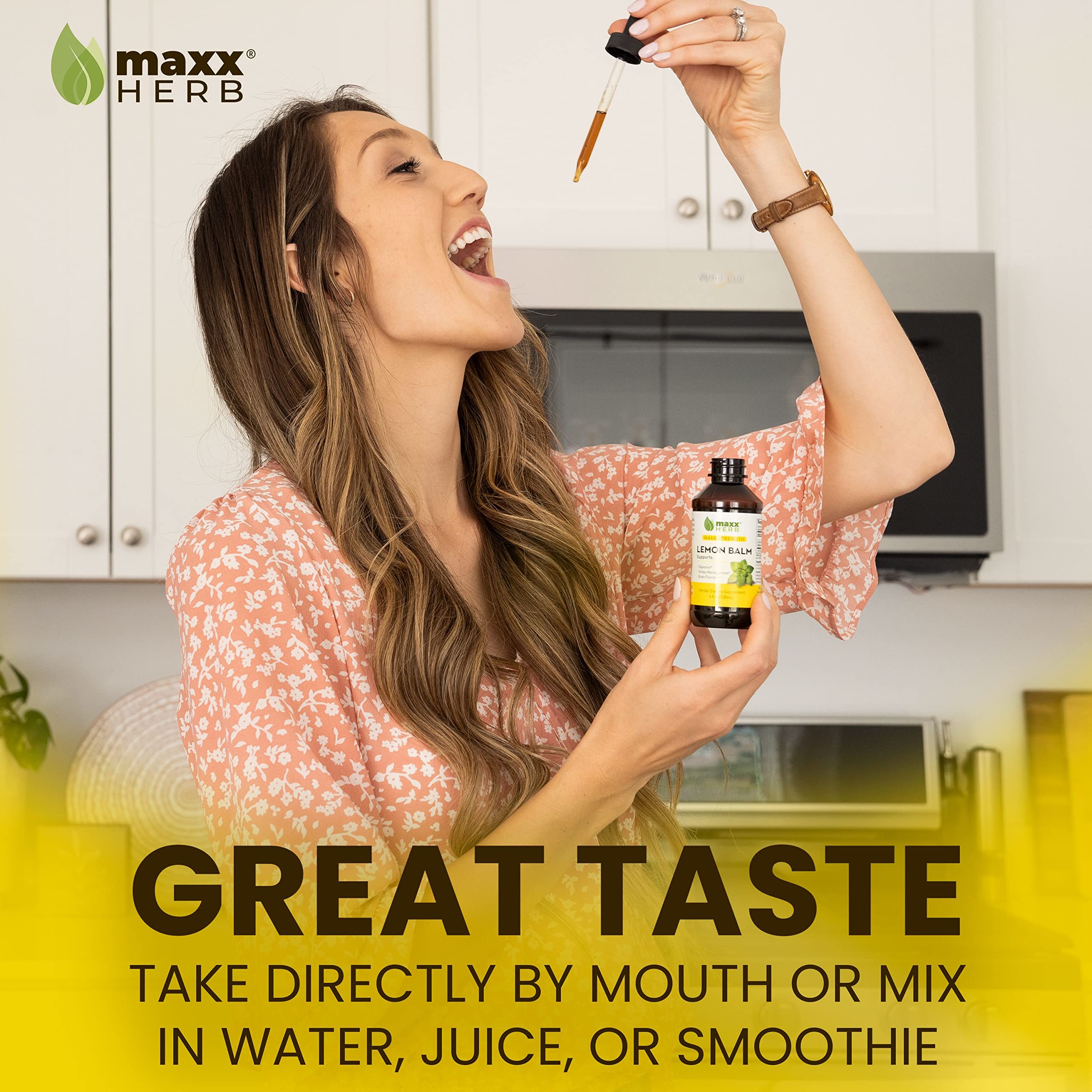 Maxx Herb frasco junto a una regla para comparar tamaño y cantidad de 4 oz