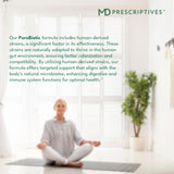 MD Prescriptives PureBiotic persona sosteniendo cápsula para toma diaria
